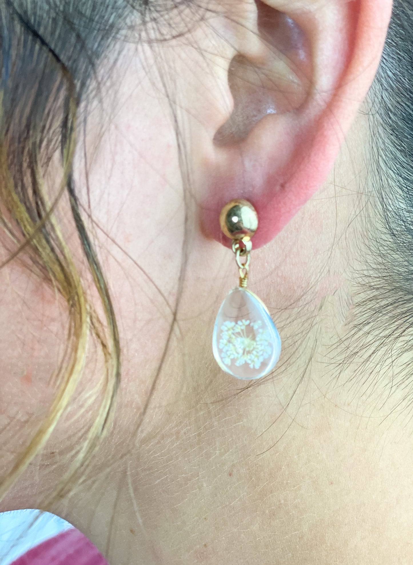 White Resin Flower Earrings